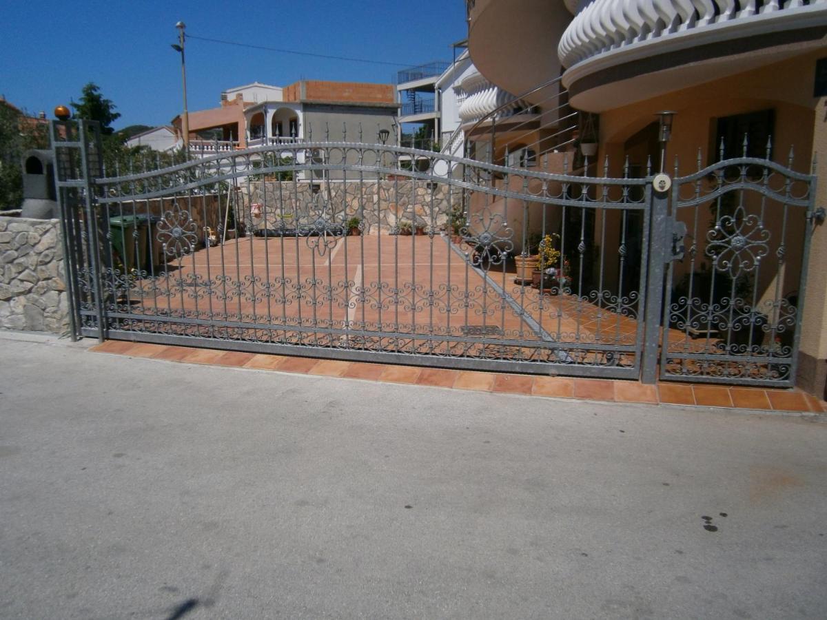 Apartments With A Parking Space Vodice - 13973 Bagian luar foto